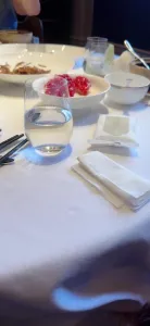 上海 她老公对面做着 她桌子底下帮我口