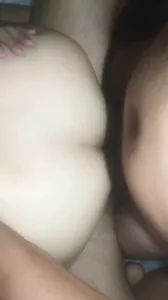 两个单男干老婆愉快的四p