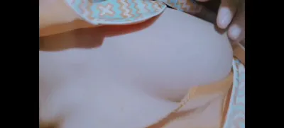 喜欢被看光的骚母狗