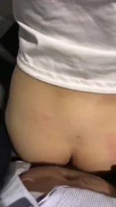 在厕所后入骚货