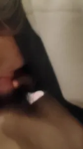 臭骚逼给我口交