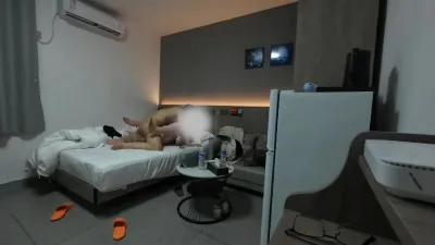 母狗咬痛我的舌头被我压在身下猛操第三视角part2