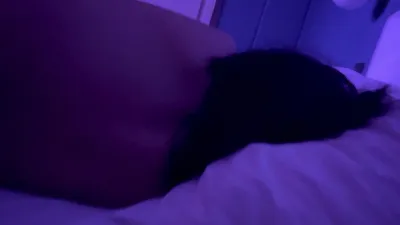 半夜醒来骚逼还在流水 直接侧躺后入暴操