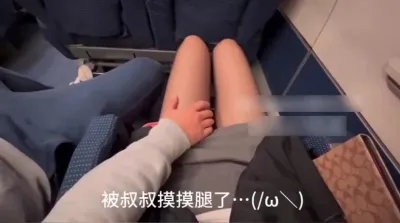 当鸡的vlog第二部接到酒店玩3p，第一次玩还有点小紧张，嘴巴和小穴