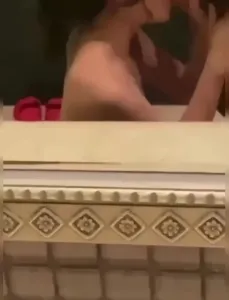 颜射小母狗，完整版已上传至电报群