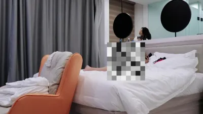 看看别人家的媳妇，是怎么从一个纯情人妻变成喝尿，灌肠，深喉，道具