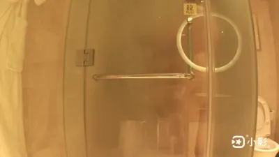 大奶母狗被硬塞嘴里，再后入