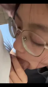 眼镜妹口交，完整版已上传至电报群