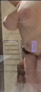 自拍浴室爆乳老婆吃大黑屌被黑人无套后入