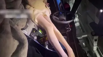 开上豪车和空姐第一次操逼都不需要自己动不带套都可以