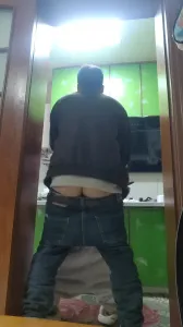 老婆在厨房煮饭的时候，我趁机而入