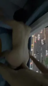 安徽真实调教短发反差婊，落地窗追求不一样的刺激女主彻底喷！同城可推资