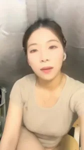 【章哥经典】现在大学生胆子真大，在寝室里裸聊