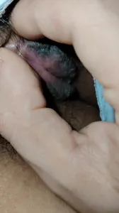 分享老婆骚屄续，让色友们帮忙判断一下阴蒂包皮过长么