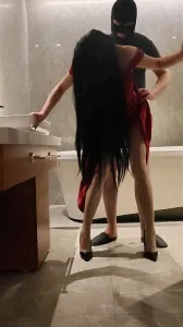 [原创] 红色礼裙的骚货，艹完还要下楼继续年会的