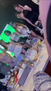 商K别拍照啊！玩归玩闹归闹！大哥你可别拍照商K里醉一醉忧愁烦恼全