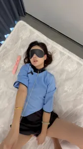 （原创）母狗民国服饰，逼逼插着自慰棒，仔细舔主人的宝贝