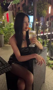 极品女友镜子里的她好美 才用力抽插几下就受不了