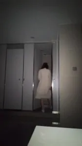 玩的太嗨，少妇男厕所大战男大