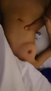 男朋友回家过年，偷偷操她