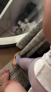 骚母狗紫色丝袜高跟