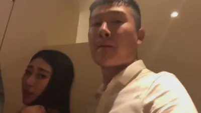 你这么骚 你老公知道么 内裤都不穿