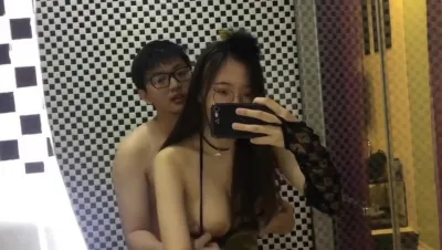 巨乳老婆！镜子面前难得被我抽插到高潮 一直娇喘