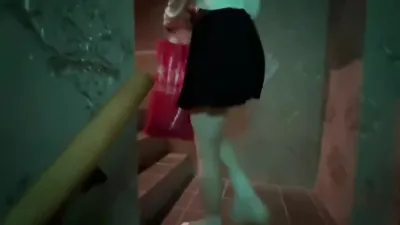 女神就是骚的可以，扭捏的眼神就瞬间硬起来想操死她！