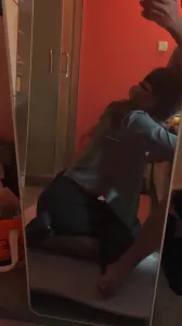 （原创）在外清纯，在内红边黑丝+小皮鞋，先跪着口在对镜后入极品