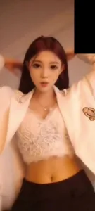 【章哥经典】裸聊高颜值小姐姐，脱了衣服展示舞蹈身材