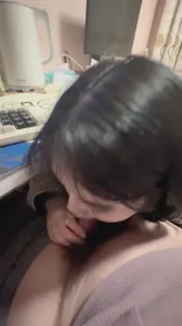 看我玩吃鸡她也想吃鸡，骚货真是欠操