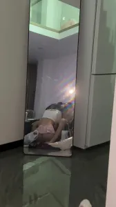 广州情侣 白丝蕾丝短袜骚逼精液射在屁股上