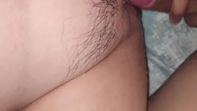 鸡巴刺激阴蒂连续高潮喷水