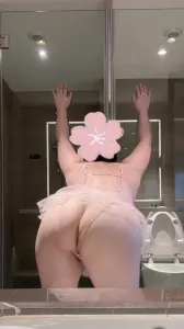 肥臀暴击，姨妈来了只能自己骚一段给你们看