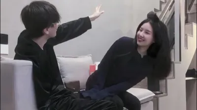 北哥约了个妹子，然后妹子进门很擅聊，跟着北哥谈天说地，还一直夸北哥长