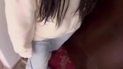 去良家人妻家浴室大战！喝尿没射享受她老公都舍不得作践她的身体的玩法