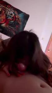 精神小妹纹身母狗乖乖吃鸡巴