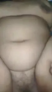 和55岁大屁股少数民族熟女大妈偷情，大妈身材丰满逼肥肉厚，太刺激了