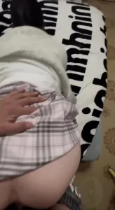 合租房操大一女友隔壁有人不敢叫关注持续更新