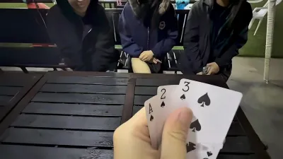 高学历大学生重回大学时期，三男三女抽牌玩换妻，学历越高玩的越花