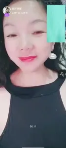 一对一裸聊微胖猪猪，她的蝴蝶特别大