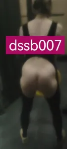 锻炼完，全裸公交站台