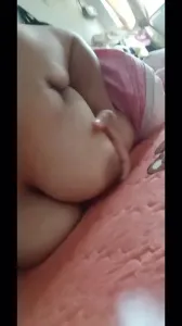 巨乳坦克熟女自拍