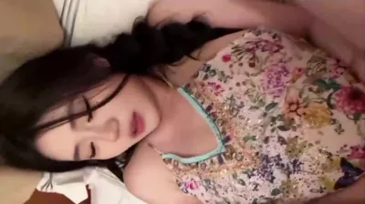 你跟我睡，就是为了包养你男朋友吗，微胖界的天花板骚货