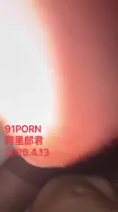 大奶丝袜妹首次内射