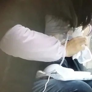 老婆奶水太多，吸出来