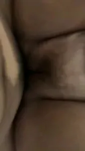 和55岁大屁股熟女大妈偷情，没想到大妈这么大年纪了逼水还那么多