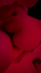 把单男的精液插进老婆的逼里