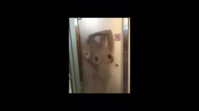 哺乳期少妇奶水滴玻璃上了