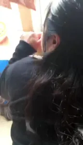 阳台强推内射熟女阿姨，她在洗衣服